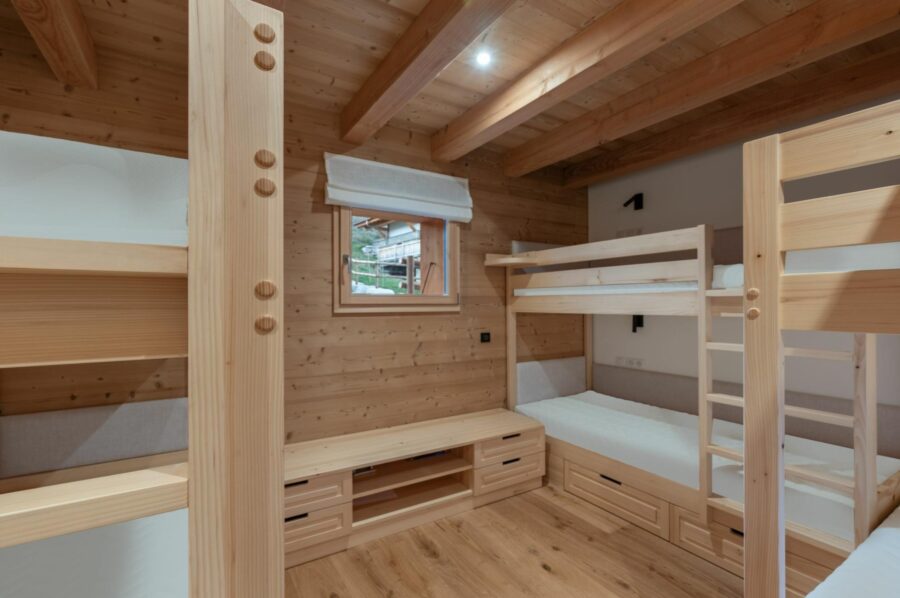 chalet-sadie-bunk-bedroom-childrens-sleepover-room-luxury-megeve