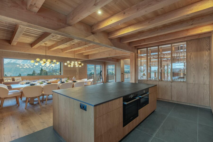 chalet-sadie-kitchen-breakfast-bar-dining-area-mountain-views-luxury-megeve