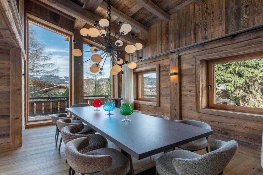 chalet-sage-dining-room-mountain-view-elegant-alpine-retreat-luxury-megeve