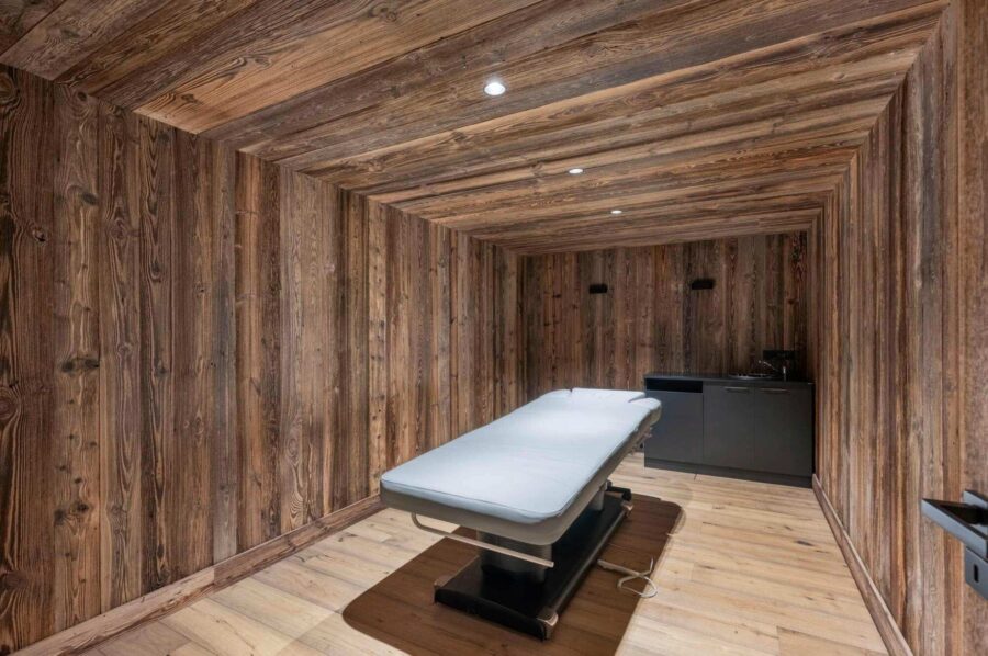 chalet-sage-massage-room-wellness-treatment-luxury-megeve