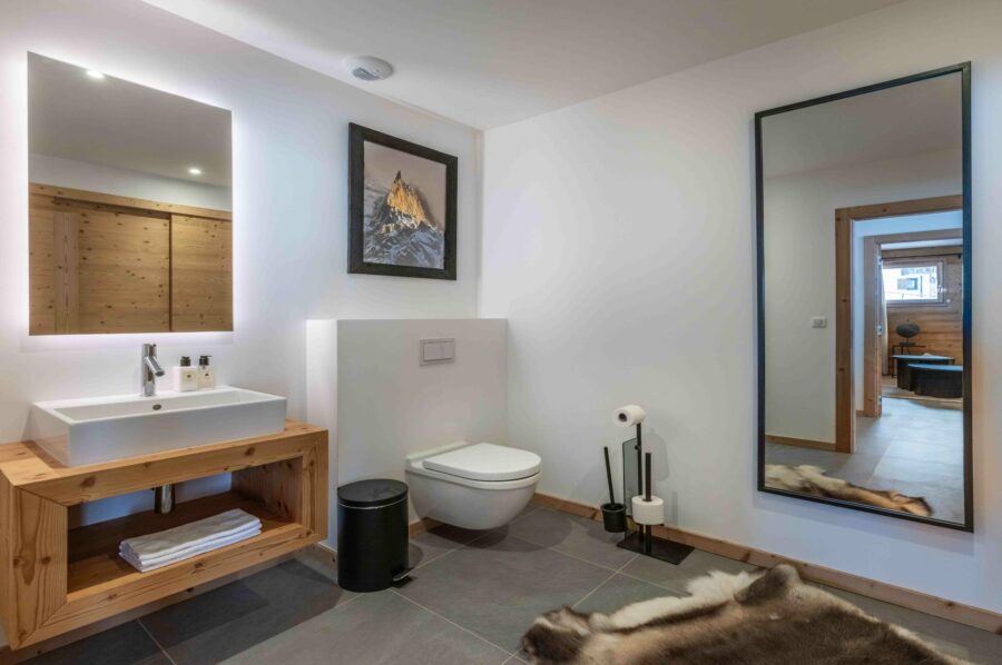 chalet-thalia-bathroom-sleek-design-luxury-megeve