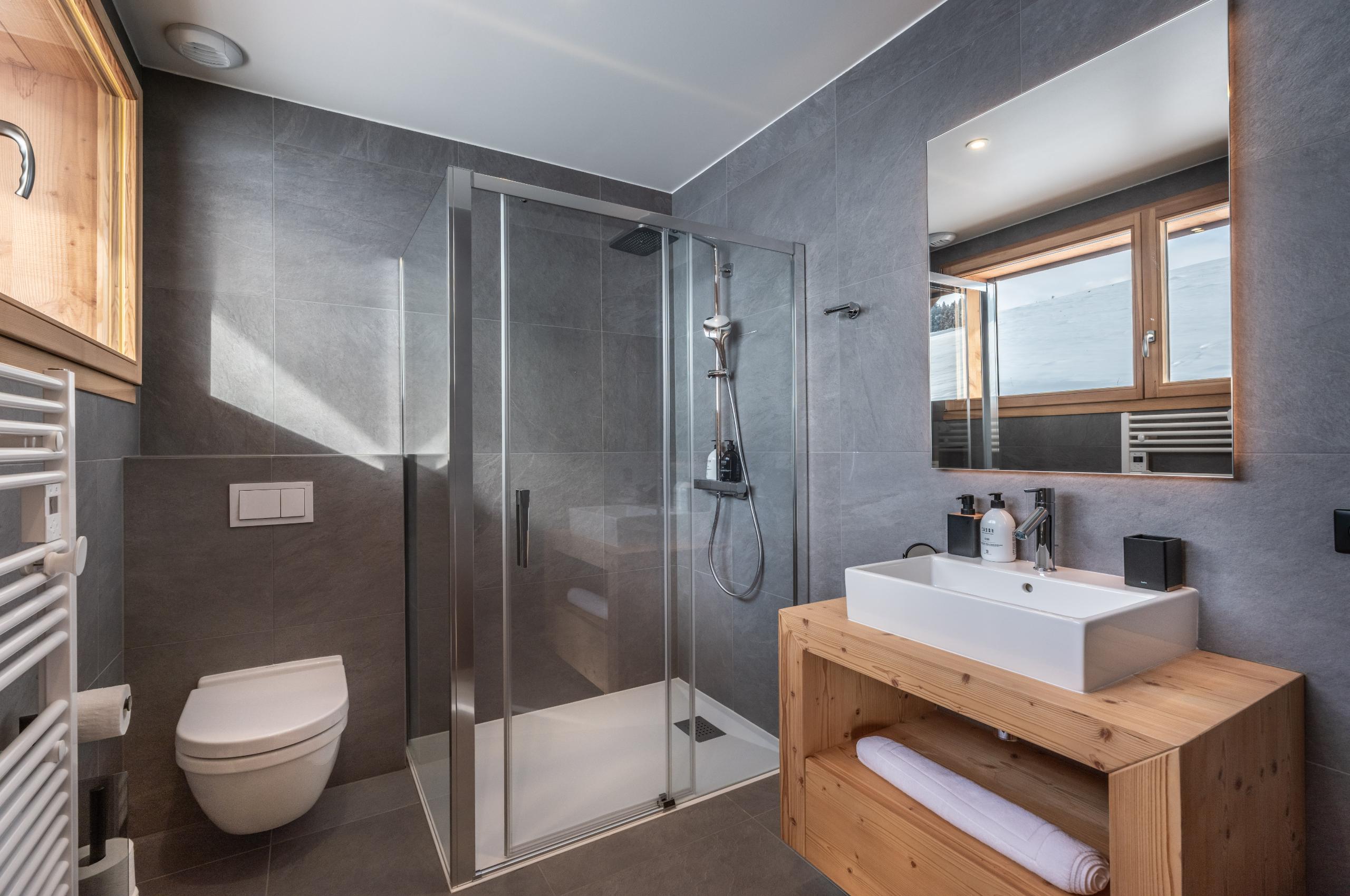 chalet-thalia-bathrooms-shower-luxury-megeve