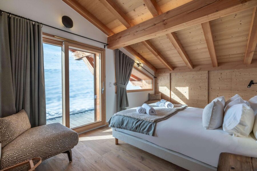 chalet-thalia-bedroom-scenic-alpine-views-modern-design-luxury-megeve