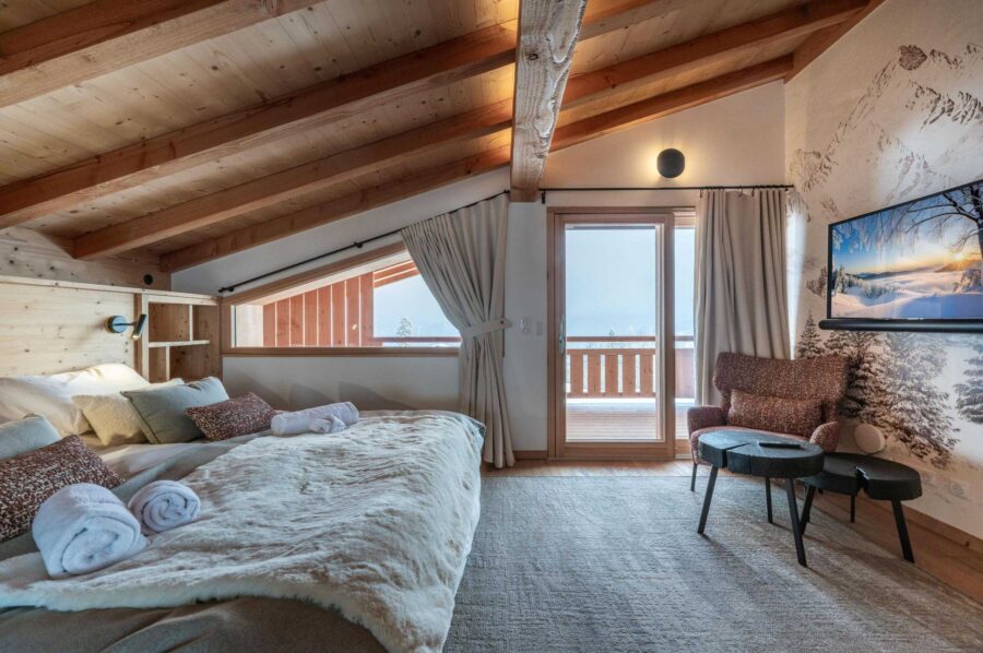 chalet-thalia-bedroom-spacious-serene-design-luxury-megeve