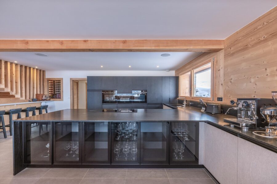 chalet-thalia-kitchen-sleek-modern-design-luxury-megeve