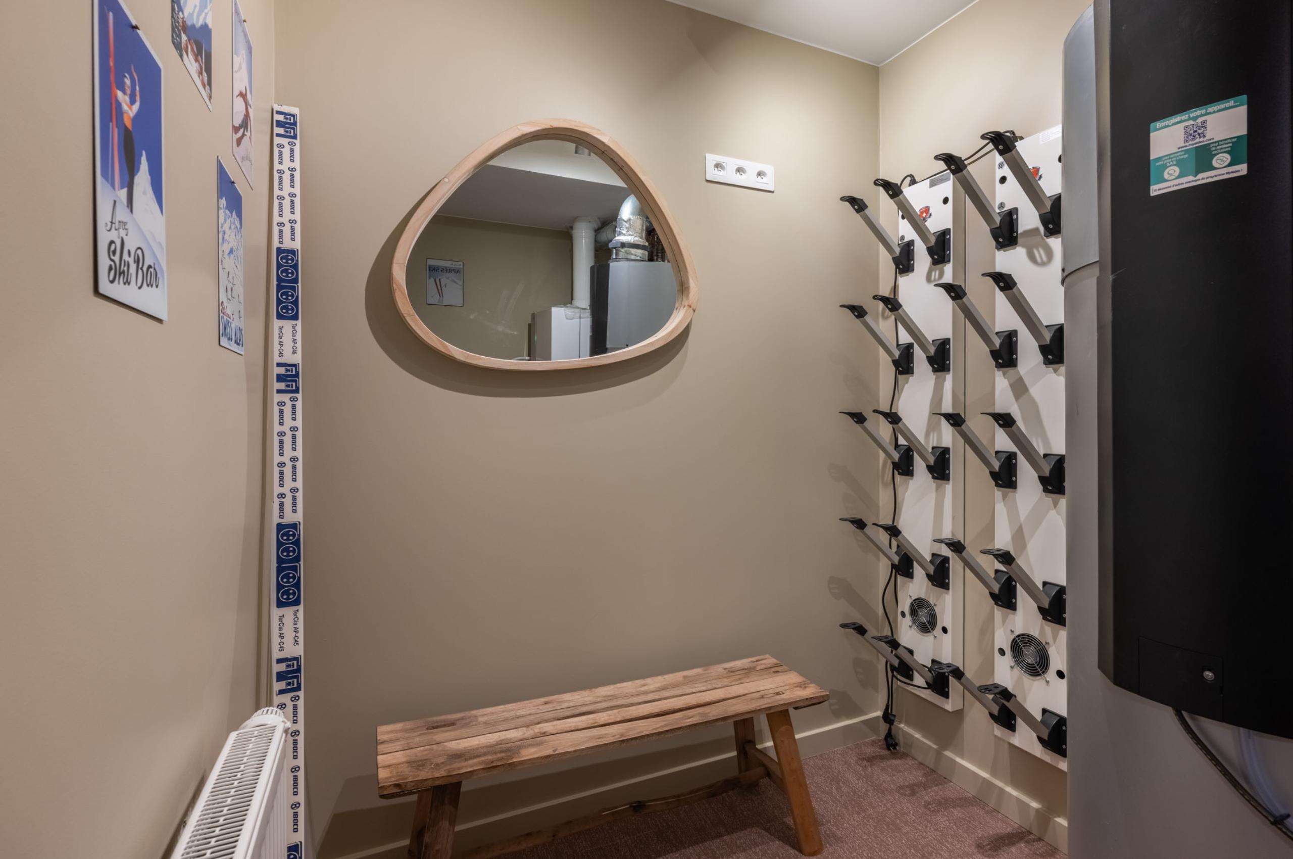 chalet-winnie-boot-room-storage-luxury-courchevel1650