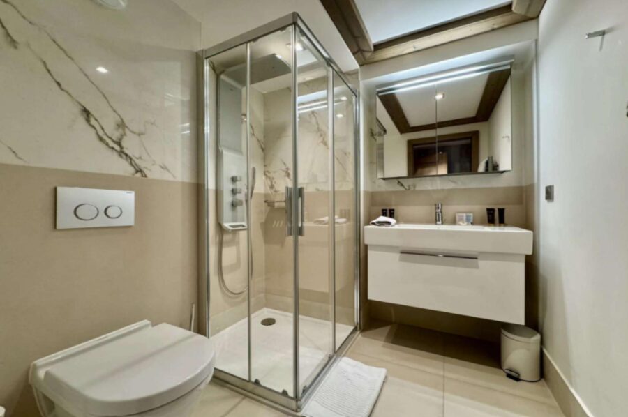 residence-blue-bathroom-sleek-modern-design-luxury-courchevel1850