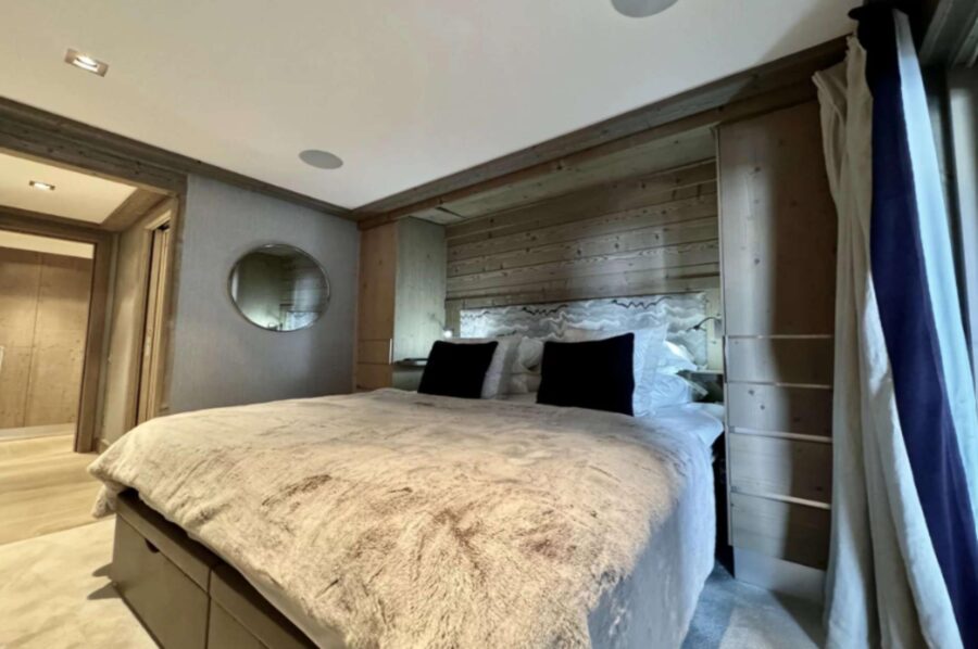 residence-blue-bedroom-elegant-modern-design-luxury-courchevel1850