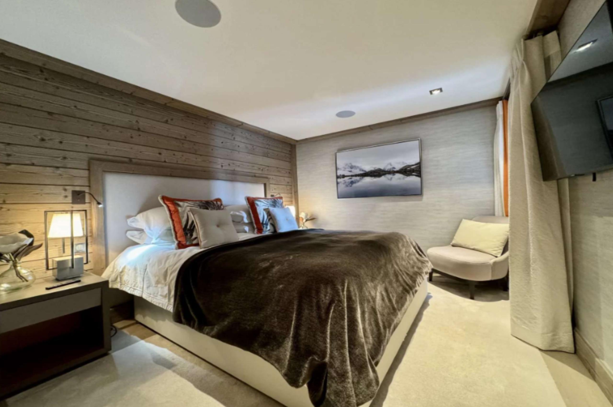 residence-blue-bedroom-serene-design-luxury-courchevel1850