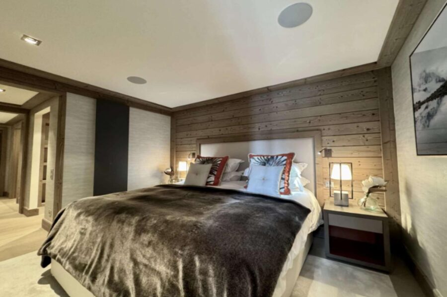 residence-blue-bedroom-tranquil-design-luxury-courchevel1850