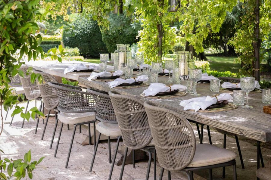 villa-suzanne-alfresco-dining-garden-luxury-retreat-provence