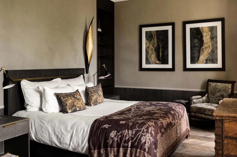 villa-suzanne-bedroom-chic-elegant-interior-design-luxury-provence