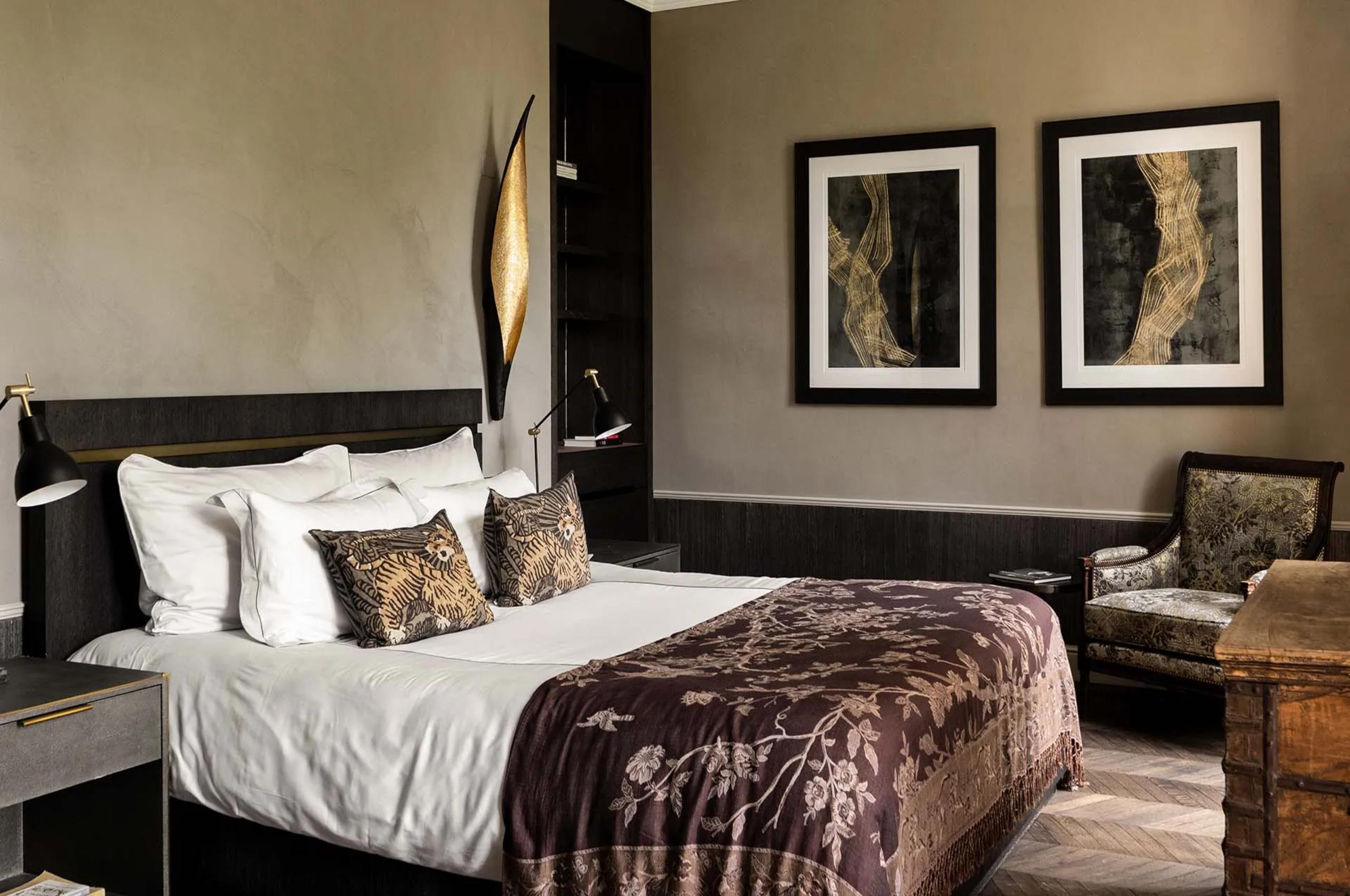 villa-suzanne-bedroom-chic-elegant-interior-design-luxury-provence