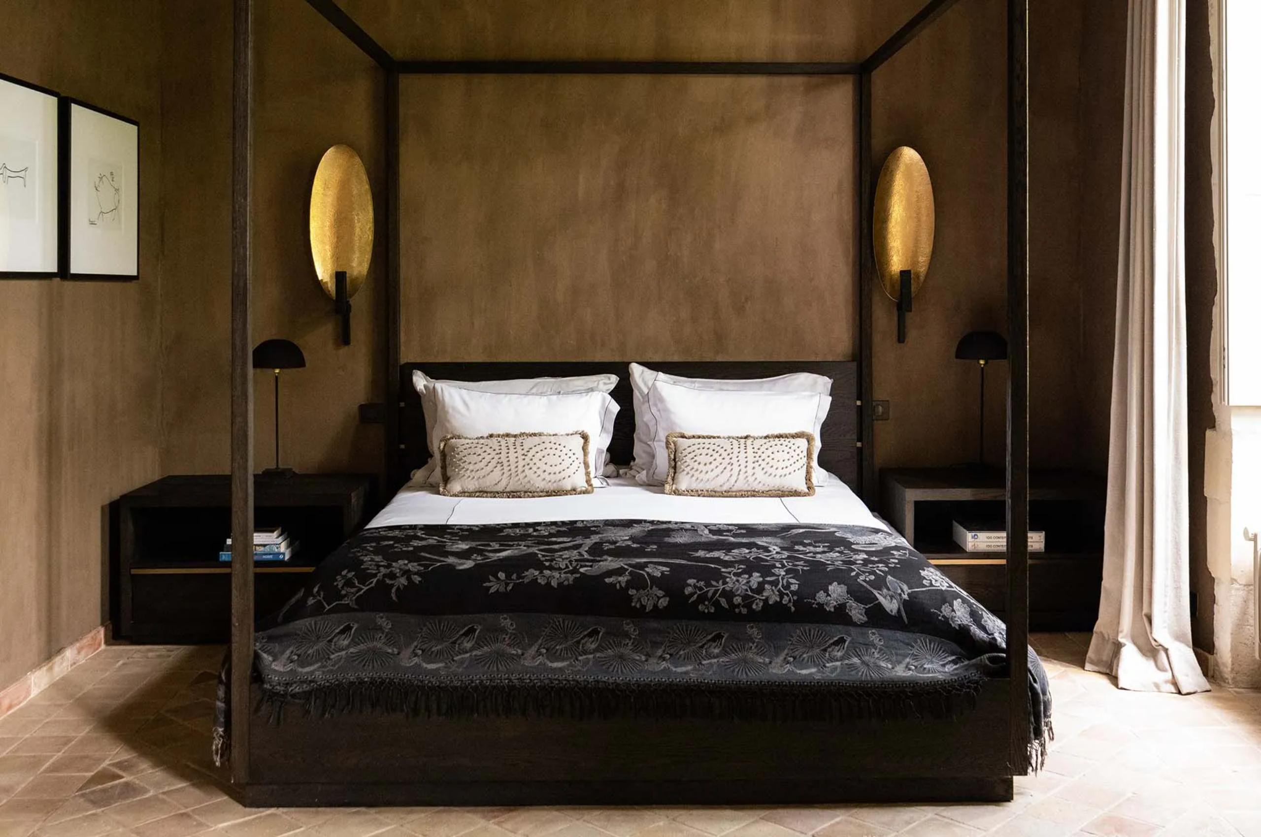 villa-suzanne-bedroom-elegant-dramatic-interiors-luxury-provence