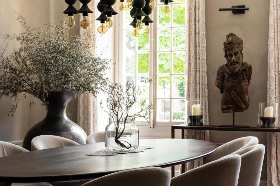 villa-suzanne-dining-room-elegant-grand-design-luxury-provence