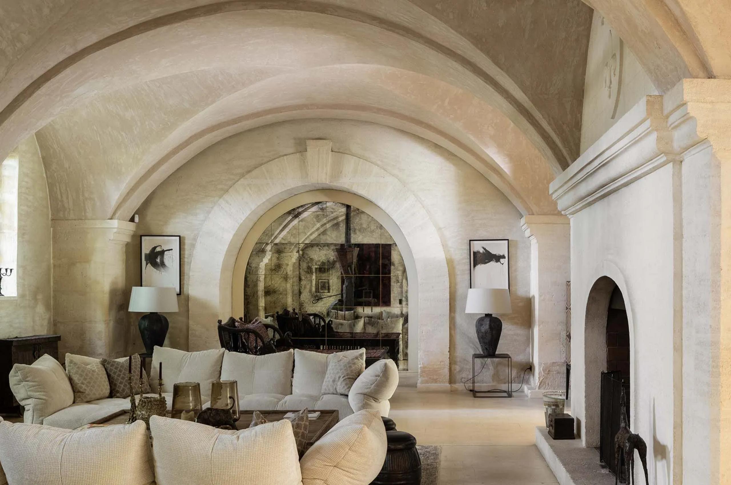 villa-suzanne-living-room-elegant-curved-architecture-grand-unique-interiors-luxury-provence