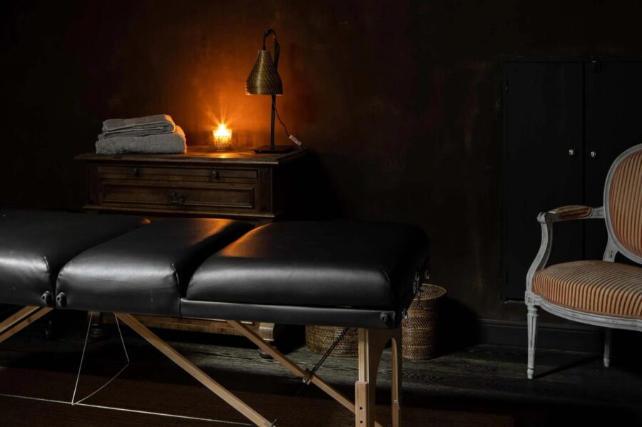 villa-suzanne-massage-room-wellness-spa-luxury-provence