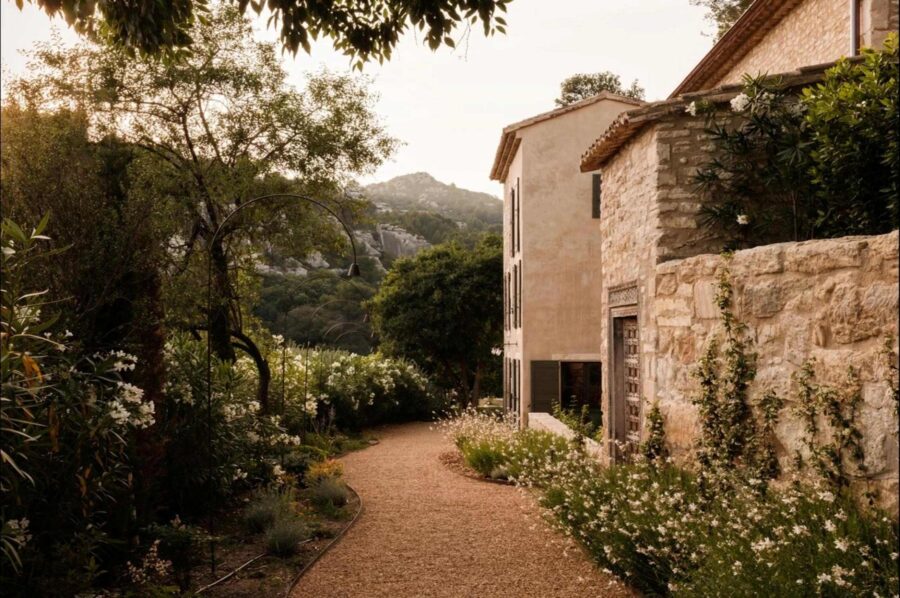 villa-sylvie-exterior-garden-path-luxury-rental-retreat-provence