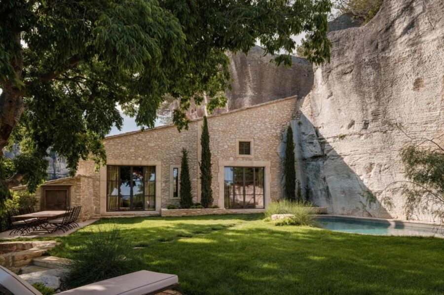 villa-sylvie-exterior-garden-swimming-pool-tranquil-luxury-retreat-provence