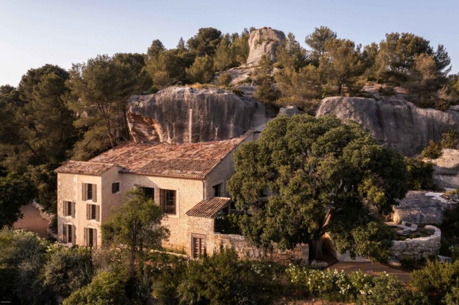 villa-sylvie-exterior-hidden-nature-retreat-luxury-rental-provence