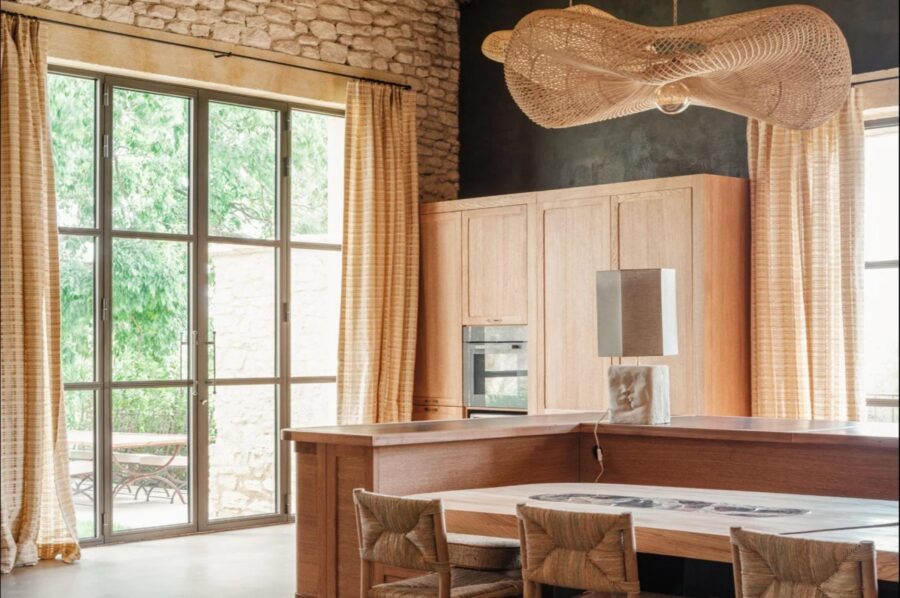 villa-sylvie-kitchen-garden-views-openplan-luxury-interiors-provence