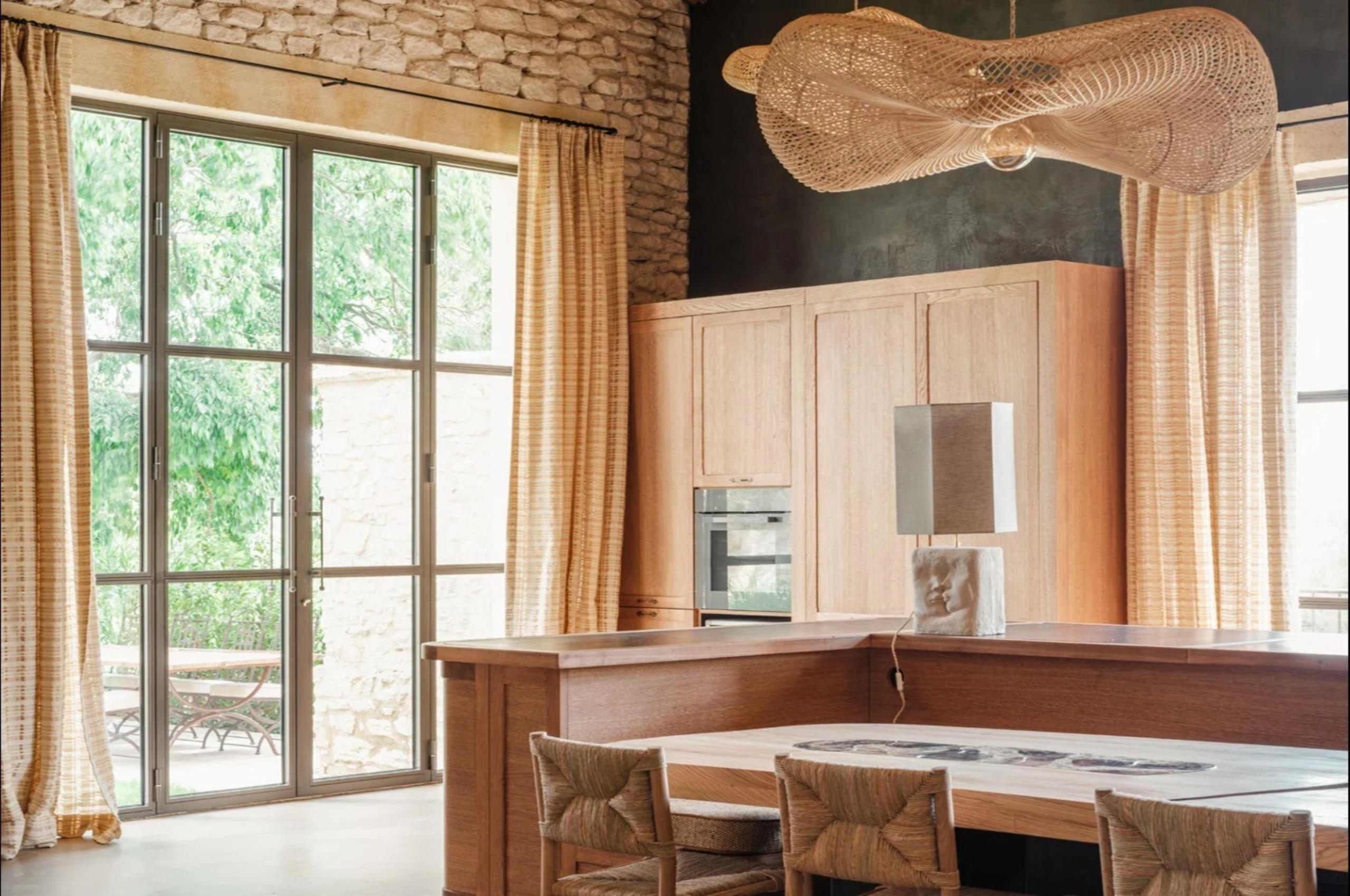villa-sylvie-kitchen-garden-views-openplan-luxury-interiors-provence