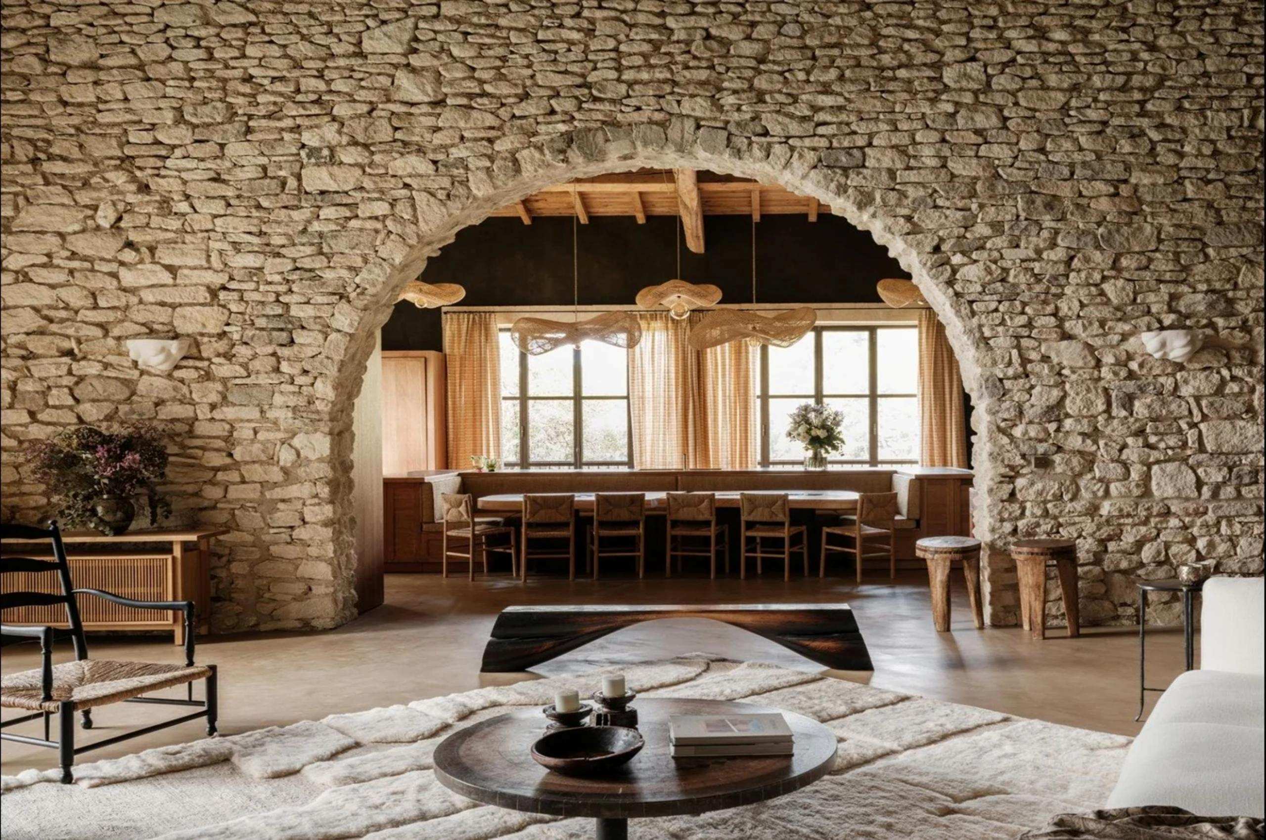 villa-sylvie-living-room-dining-room-openplan-unique-architecture-bold-design-luxury-provence