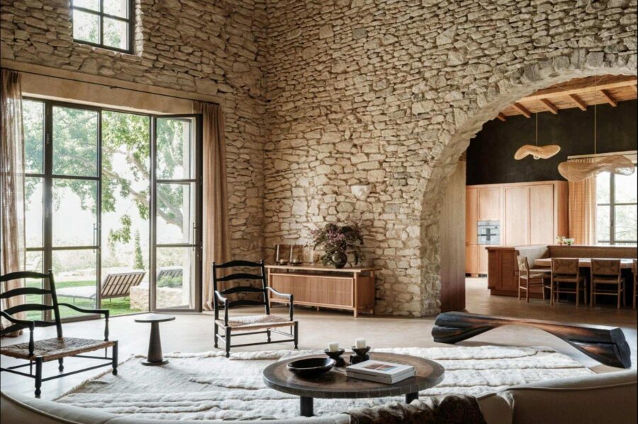 villa-sylvie-living-room-openplan-garden-views-unique-design-luxury-provence