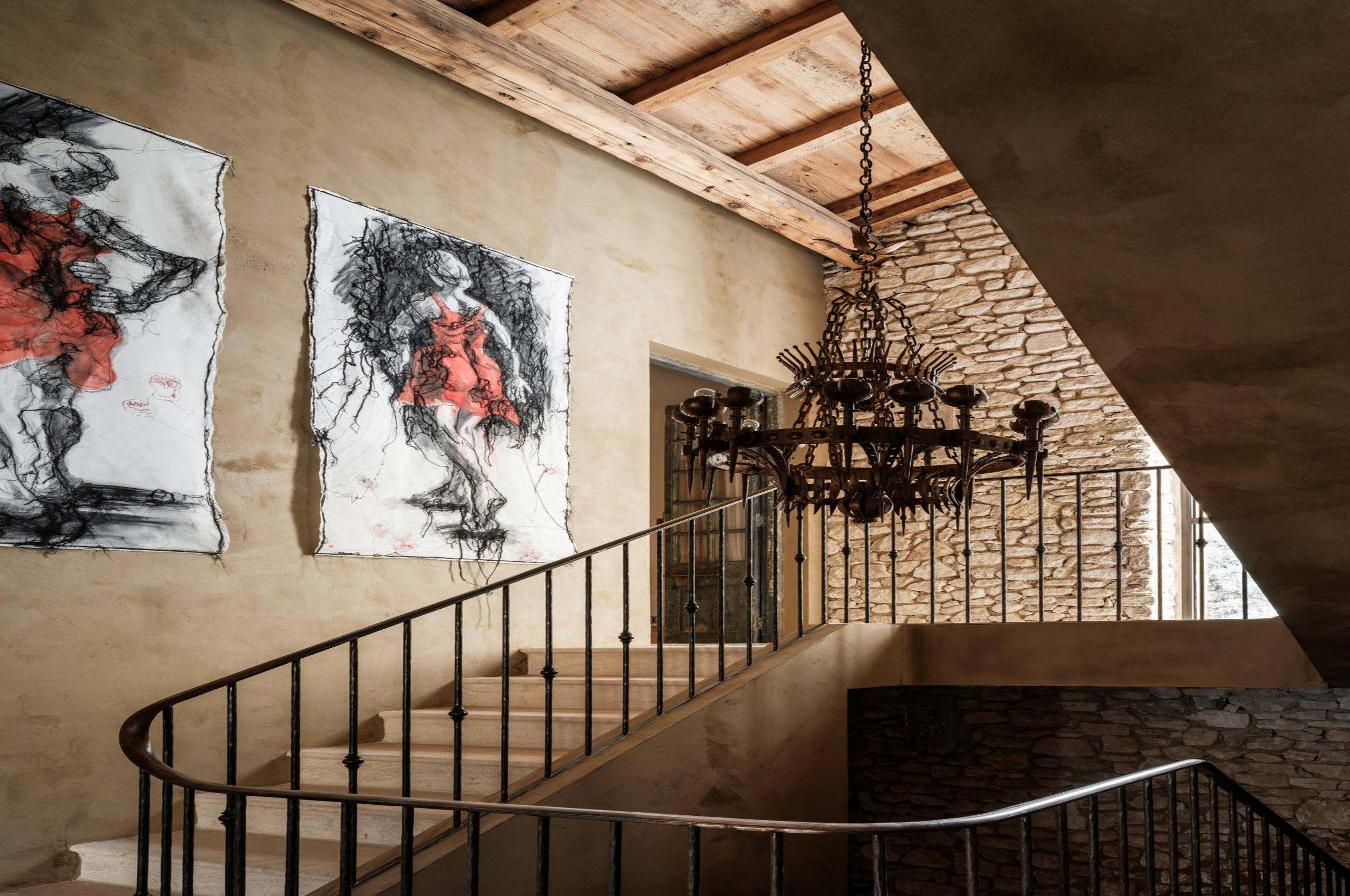 villa-sylvie-staircase-interior-artwork-elegant-design-luxury-provence
