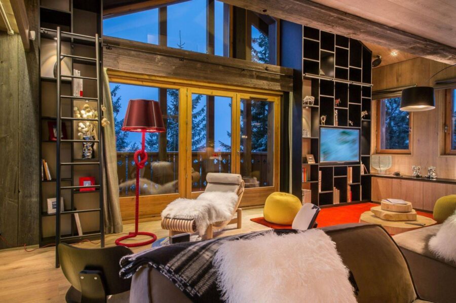 chalet-arla-living-room-bookcase-scenic-alpine-views-elegant-modern-interiors-luxury-courchevel1650