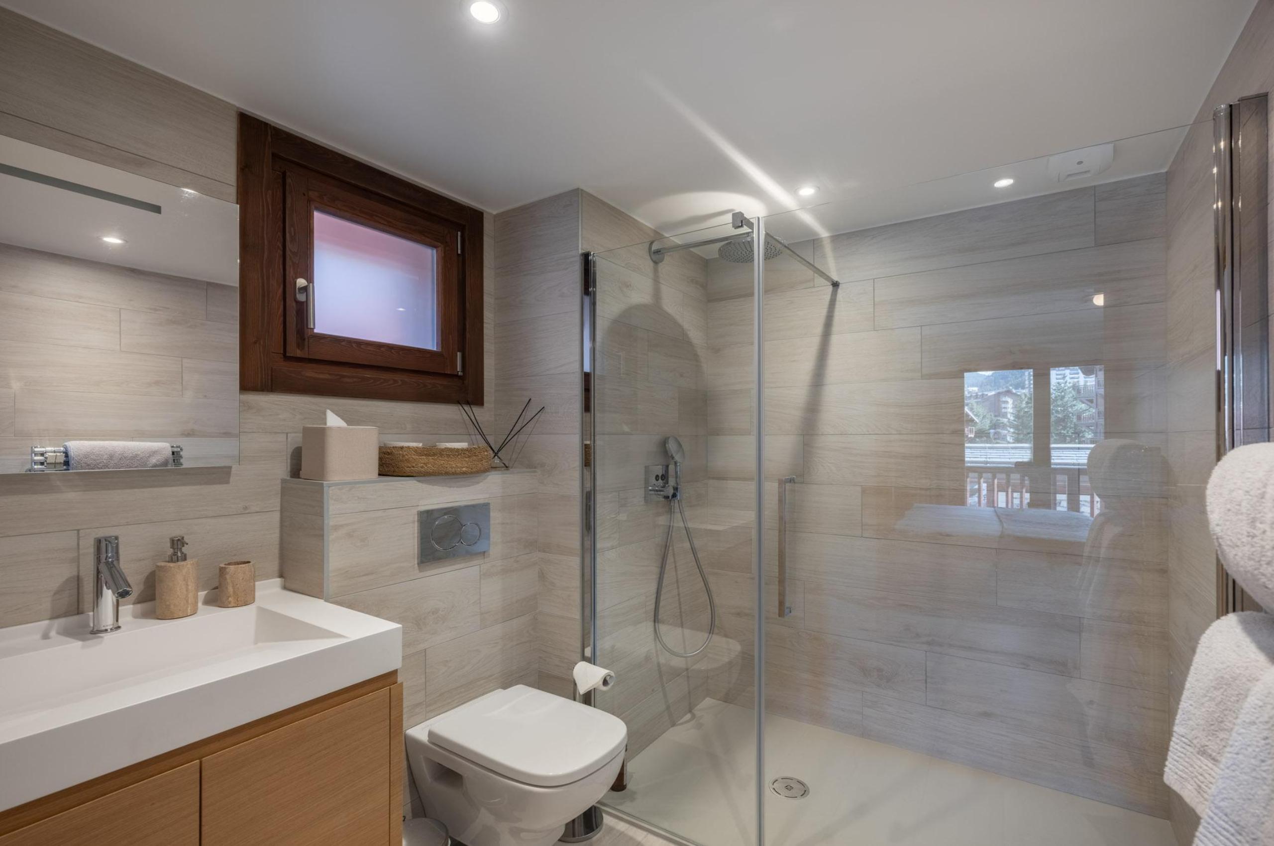 chalet-aster-bathroom-walk-in-shower-luxury-design-courchevel1650