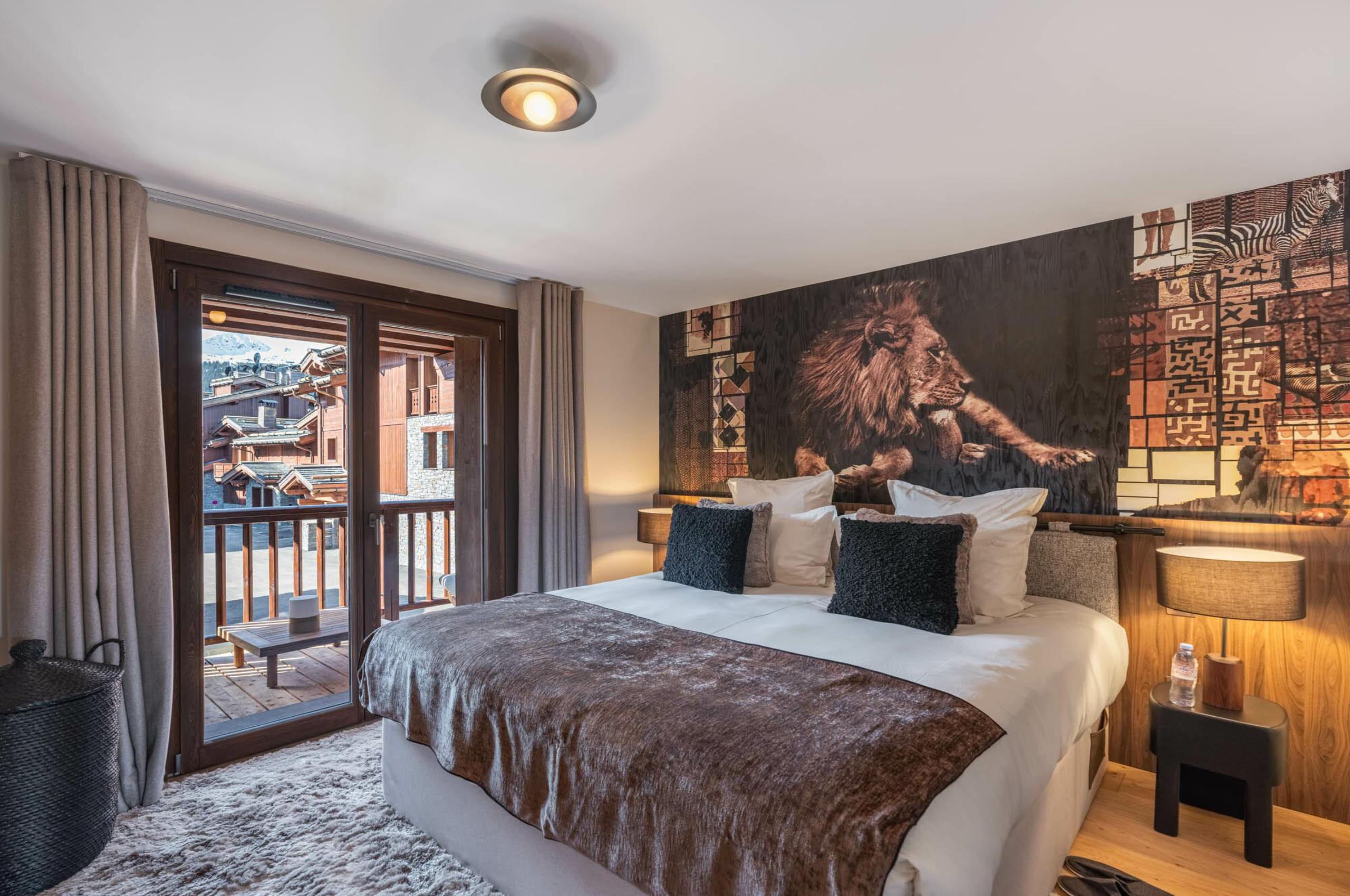 chalet-aster-bedroom-balcony-elegant-interior-luxury-courchevel1650