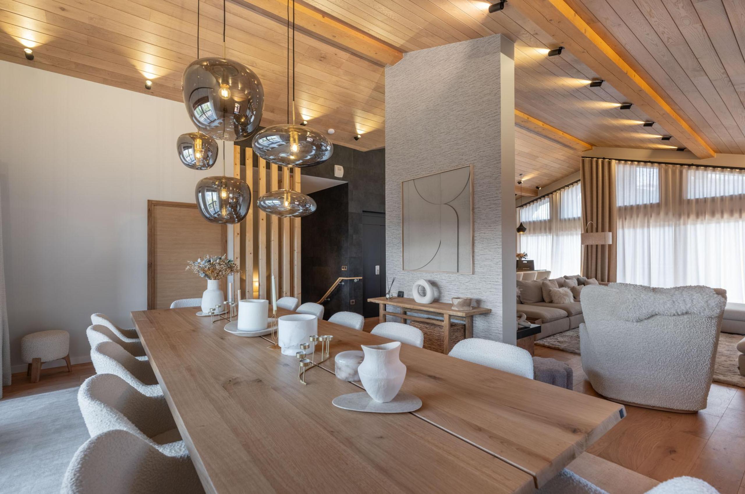 chalet-aster-dining-area-openplan-elegant-alpine-design-luxury-courchevel1650