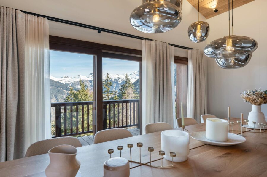 chalet-aster-dining-room-mountain-views-balcony-elegant-modern-design-luxury-courchevel1650