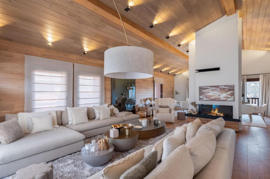 chalet-aster-mainpage-living-room-fireplace-openplan-grand-elegant-modern-interiors-luxury-courchevel1650