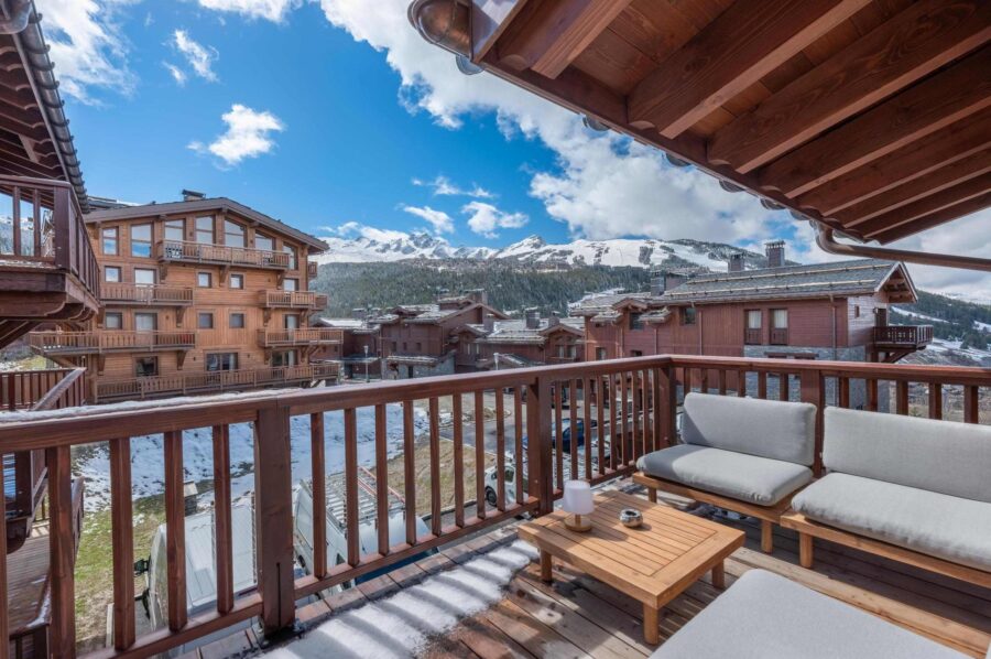 chalet-isla-balcony-scenic-mountain-views-alfresco-lounge-luxury-courchevel1650