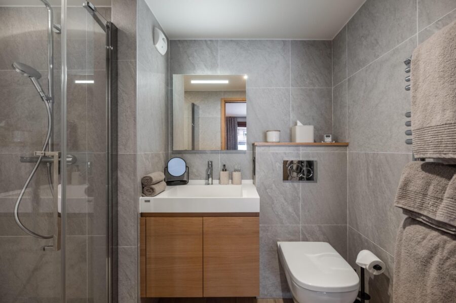 chalet-isla-bathroom-shower-modern-luxury-courchevel1650