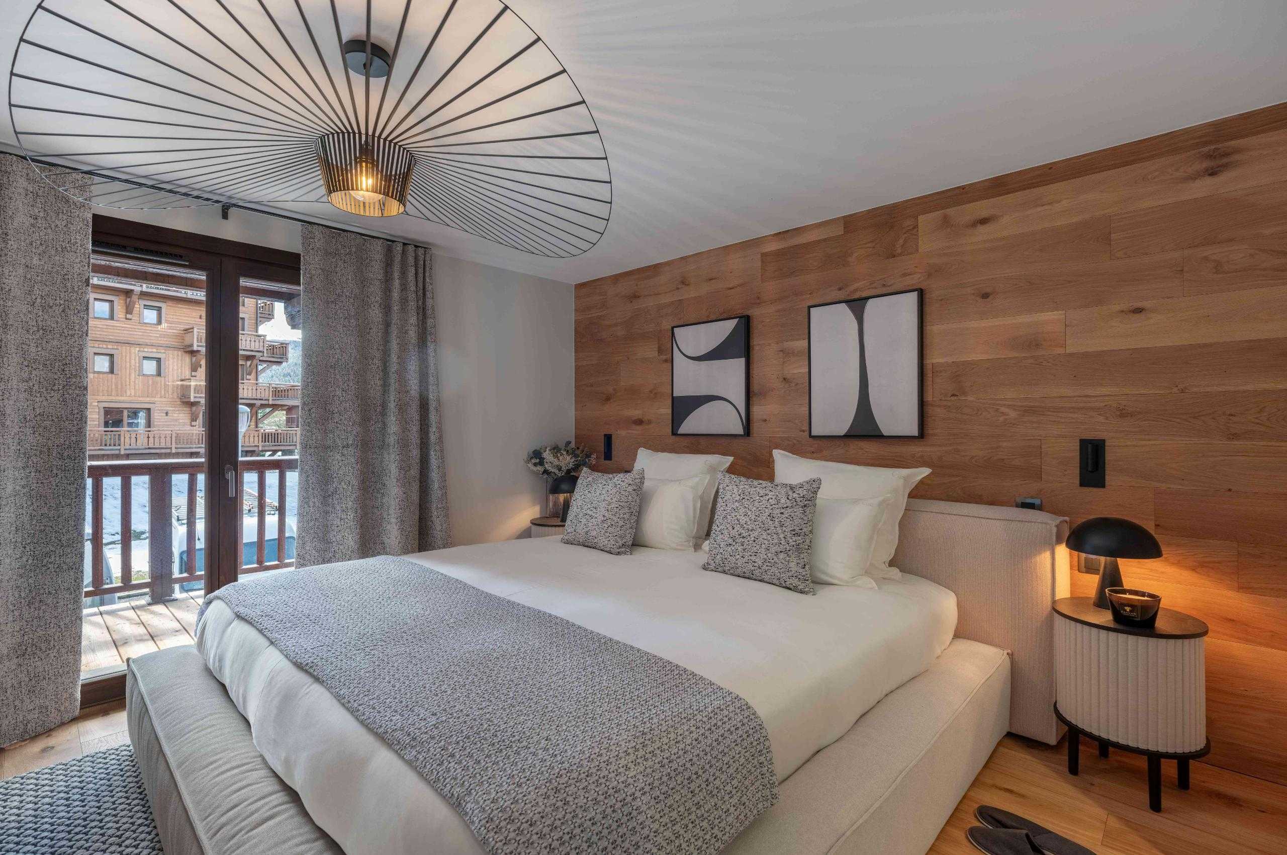 chalet-isla-bedroom-elegant-modern-alpine-design-luxury-interior-courchevel1650