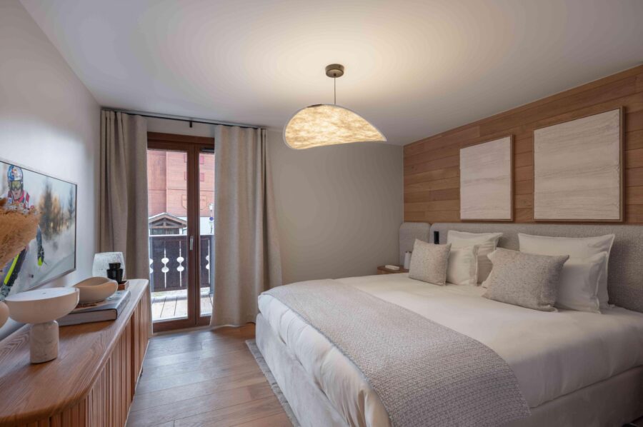 chalet-isla-bedroom-elegant-modern-alpine-interiors-luxury-courchevel1650