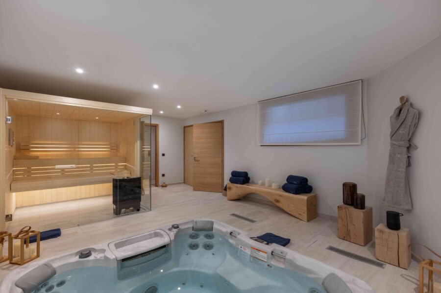 chalet-isla-indoor-jacuzzi-sauna-wellness-area-luxury-courchevel1650