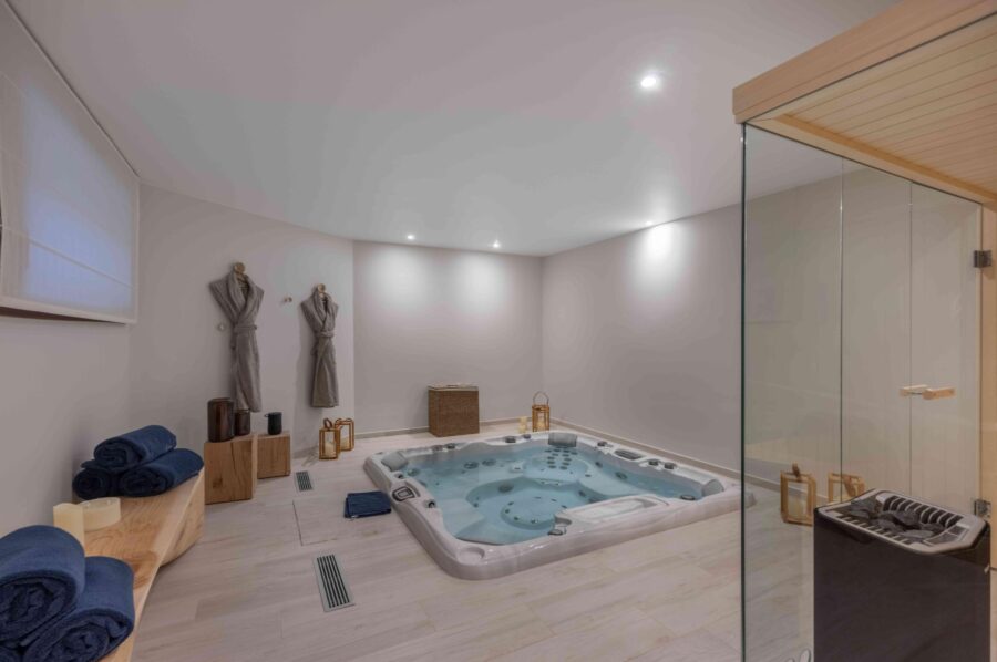 chalet-isla-indoor-jacuzzi-wellness-relaxation-luxury-courchevel1650