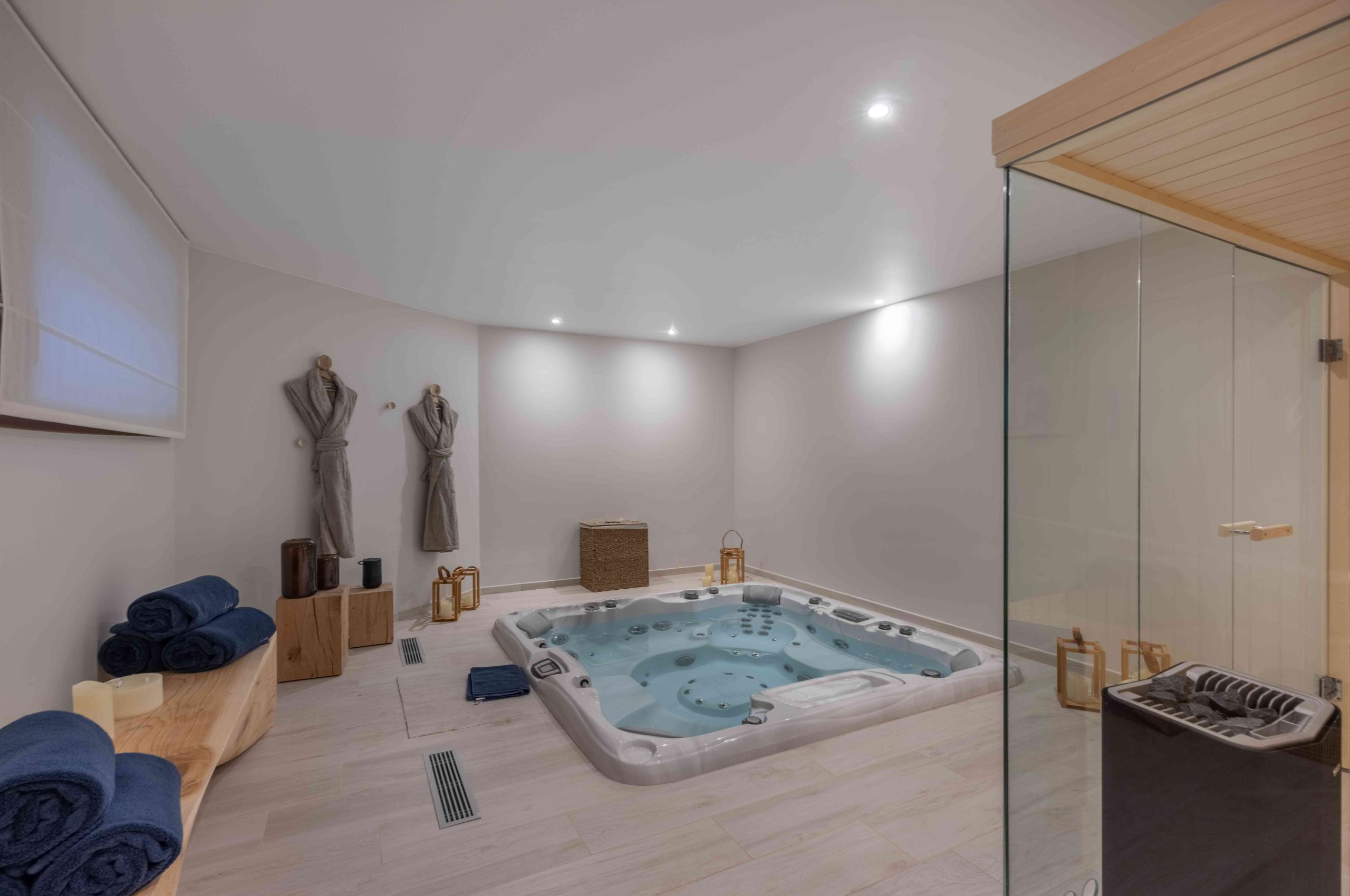 chalet-isla-indoor-jacuzzi-wellness-relaxation-luxury-courchevel1650