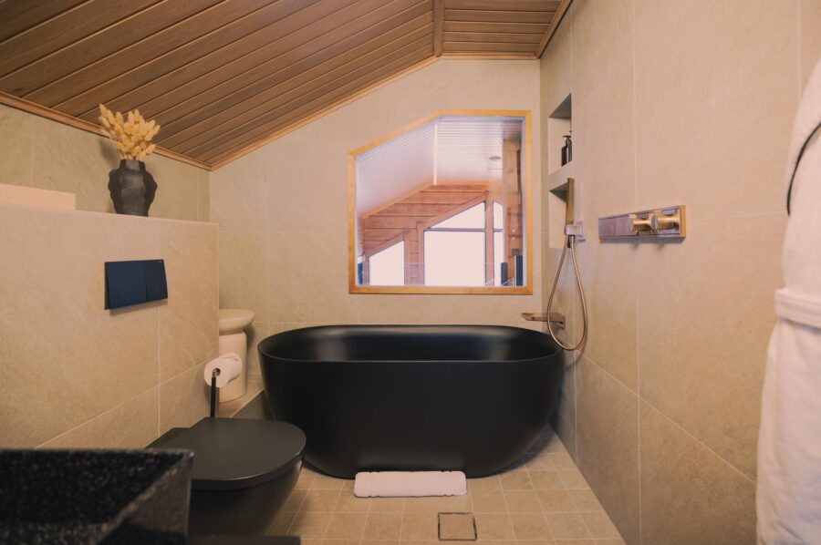 chalet-lumi-bathroom-bathtub-luxury-design-lapland