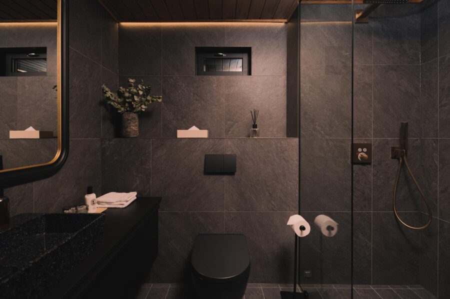 chalet-lumi-bathroom-sleek-deisgn-luxury-lapland