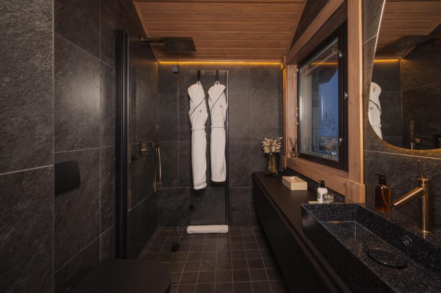 chalet-lumi-bathroom-walk-in-shower-sleek-design-luxury-lapland
