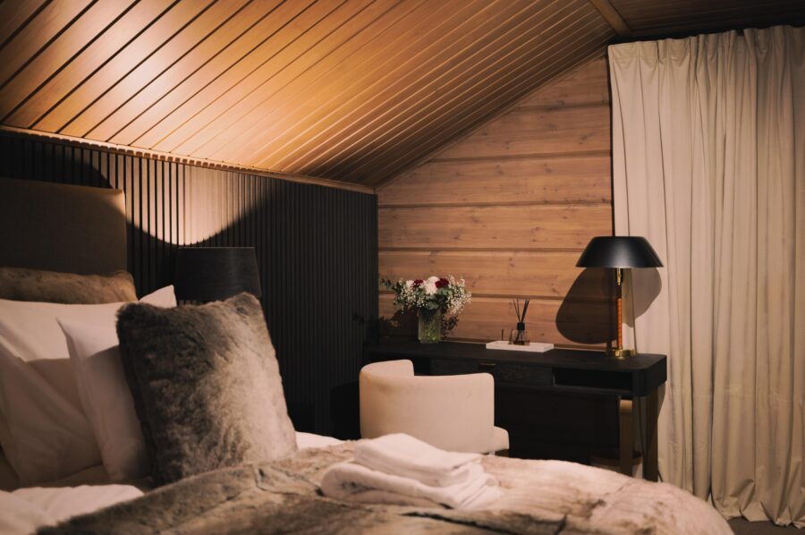 chalet-lumi-bedroom-desk-elegant-interior-design-luxury-lapland