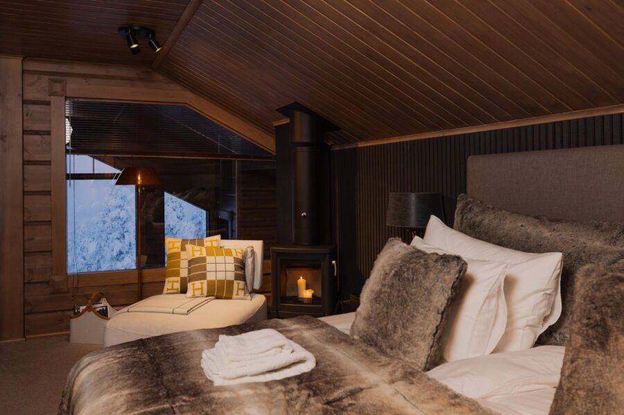 chalet-lumi-bedroom-fireplace-scenic-winter-views-luxury-lapland