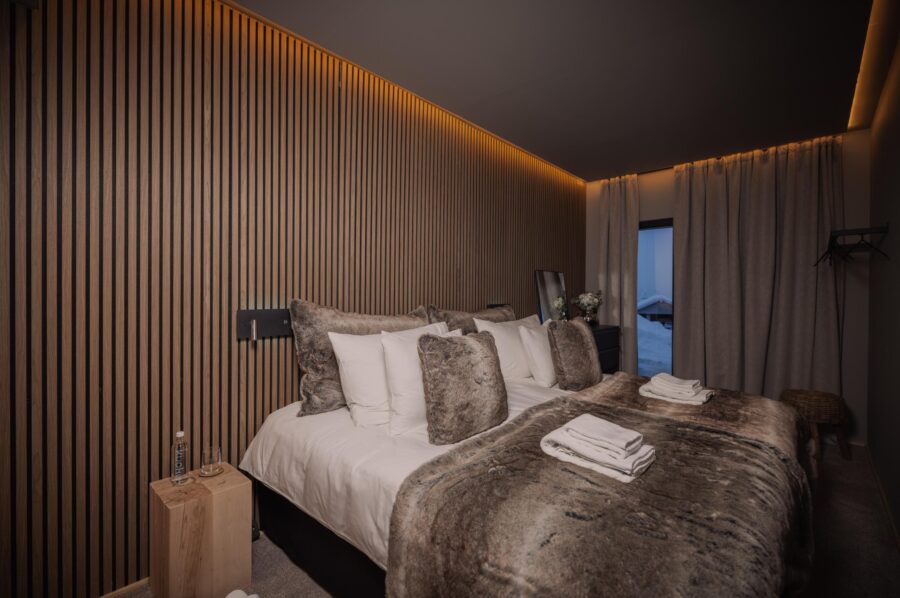 chalet-lumi-bedroom-serene-tranquil-design-luxury-lapland