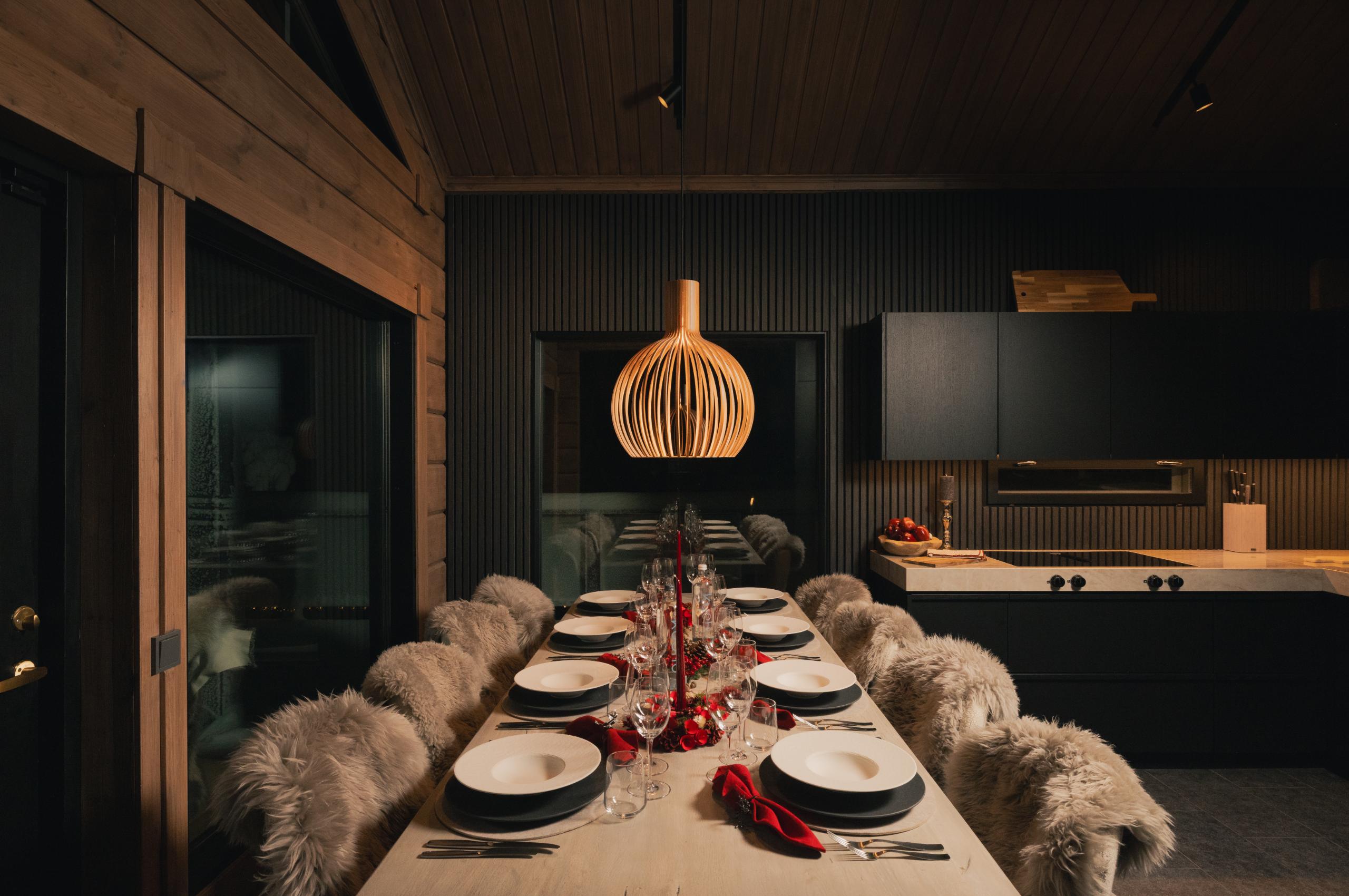 chalet-lumi-dining-room-sleek-modern-kitchen-openplan-luxury-lapland