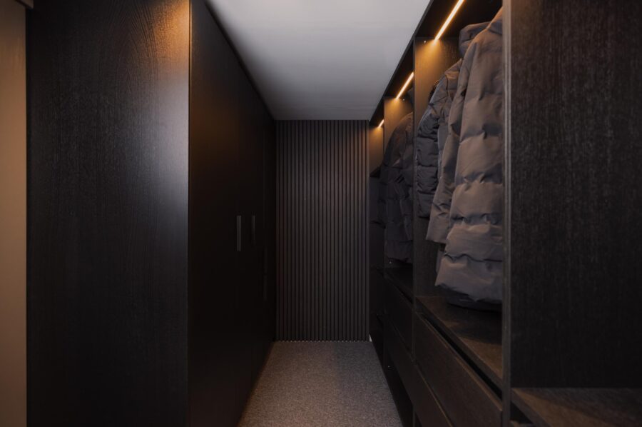 chalet-lumi-dressing-room-walk-in-wardrobe-luxury-lapland